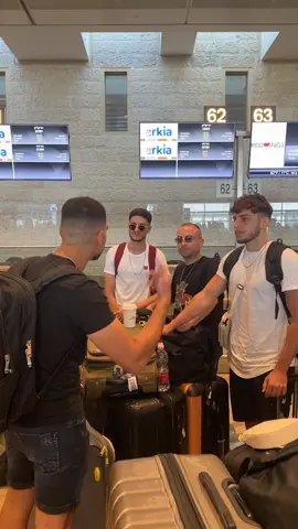 מבוסס על סיפור אמיתי 😂 @yuval_eini @flight___mode_ #פלייטמוד ✈️