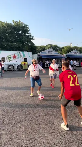 Disfrutando de la #weuro2022 gracias a @tiktok_es #legendarias
