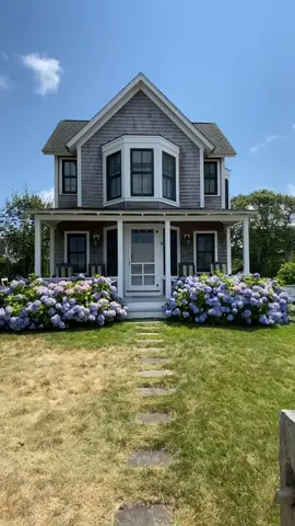 📍Welcome to Damselfly House •Martha’s Vineyard📍 Home to such rich history, culture, beautiful beaches and so much more.  This beautiful 3 bed 2 bath rental has everything you need for your stay on the island.  📍Private porch with outdoor space  📍2 blocks to Circuit Ave where countless shops, restaurants and bars await🤩  (like @nancysrestaurant_mv & their dirty banana🤤🍌) 📍 1 block from @thebarnmv where you can bowl, eat good food & enjoy the atmosphere 🎳 📍Just a few blocks from my personal favorite place @nomansmv- where the food, drinks, people and music are always on POINT! You must have your dancing shoes 💃🏾 (@ssellsphilly is a true icon there and will keep you laughing all night)   Booking for 2023 is now open- but it won’t last.  Come see this magical island and all it has to offer- for yourself 🤩 it’s a beautiful thing.  More info: dragonflymvp.com  Or  📧 amber.henry@engelvoelkers.com hats off to the reel king himself for the vid! @naterockrealty