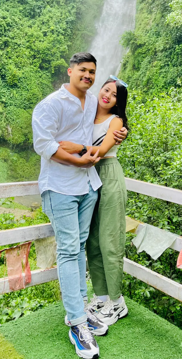 Mutu ko tukro😚❤️ #photos #husbandwife❤️ #manjumanish❤ @manishmanju01 #pokhara #waterfall #dayout #Love #life