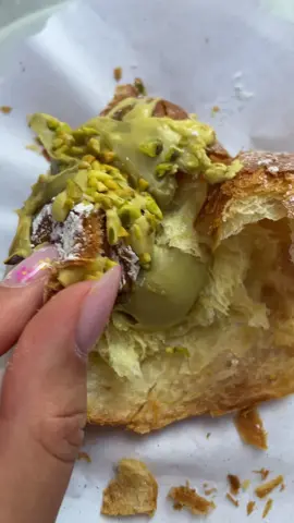 📍 L'Antico Forno di Piazza Trevi, Rzym 🇮🇹 #rzym #włochy #cornetto #cornetti #rogaliki #rogalik #pistacje #pistacja #pistacchio #pistacchiolovers #przeprowadzka #fontanaditrevi