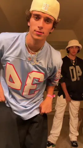 2000s fit check @samhurley