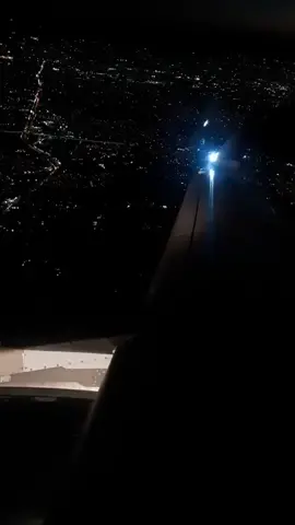 (video taken by my brother) #a320 #airbus #neo #volaris #Guadalajara #cancun #night #night #vuelo #de #noche #vibe #chill #hermoso #paisaje #ala #clouds #beautiful #fyp #brother