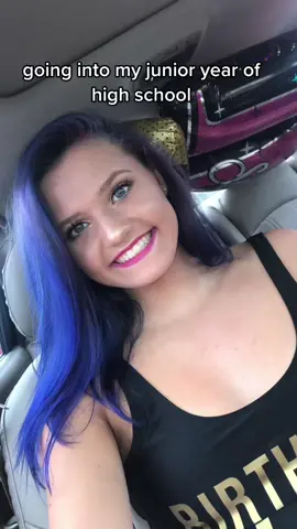 #greenscreen 1) who let me have blue hair 2) i feel old