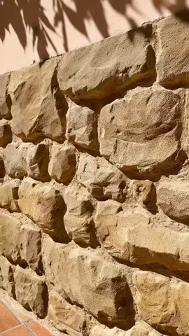 ZÓCALO DE IMITACION A PIEDRA#decoracionenpiedra #piedraartificial #artificialrocks #comohacerpiedra #concretelife #piscinasdearena #fakerock #fakestone #kanelorocks