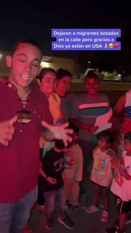 Dejaron a estos inmigrantes botados en la calle 😔🇺🇸