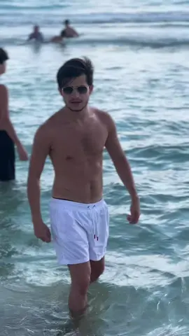 ضيفوني انستا : hassan.merhi0    😍! يلي بضيفني يحط تم اخواتي☺️! احبكم😘      #حسن_مرعي @hassan.merhi0