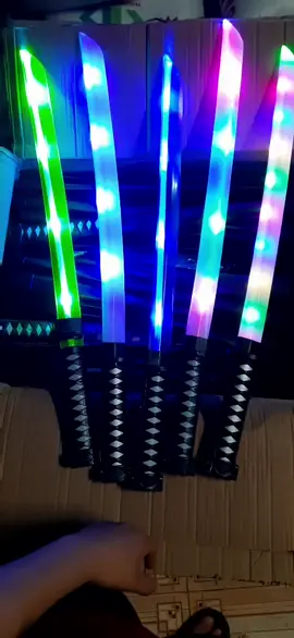 video cận cảnh kiếm cầu vòng 9led và màu cầu vòng khách dễ dàng so sánh ạ #hottrend #kiếmphatsang #kiếmphátsáng #kiếmnhat #kiếmnhật #kiếmnhuaphatsang
