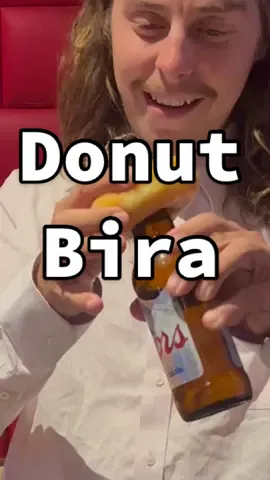 En riktigt bra kombo, brudarna gillar #elvismovie #semester #donut