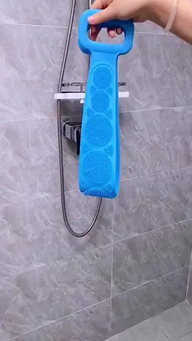 Sweaty summer, I want to give my body a comfortable massage make me to 😌 #bathbrush#siliconeshowerbrush#siliconegelbathrus#bathroom#cozmoboxa#showertok#beautytips#showerssentials