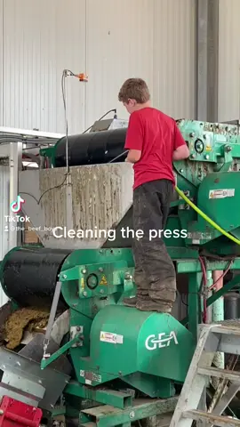 Cleaning the manure press after bedding has been made #fy #fyp #foryou #dairyfarm #manurepress #farmlife #gea #newbarn #frompooptobedding #ag #agri #agri #agriculture #dairyfarminginnovascotia #dairyfarmersofcanada #follow #machine #LearnOnTikTok