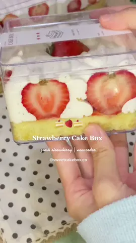 new order 😋🍓 #foryew #cakebox #koreancake #smallbusines #strawberrycake