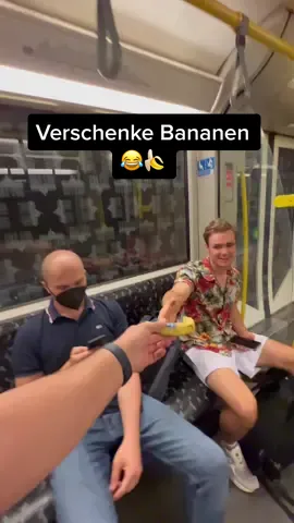 Verschenke ene Banane! 🍌😂  #fy #fyp #fürdich #fürdichpage #fürdichseiteシ #fürdichseiteviral #füreuch #foryou #foryoupage #foryoupageofficiall #viral #9euroticket #lol #omg