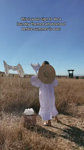 Cottage core at its best 🧺🤍🌾 #cottagecore #cottagecoreaesthetic #laundryphotoshoot #goldenhills