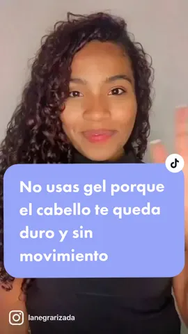 El cast es la capa dura que dejan los productos de fijación en elCabello, muchas no aplican gel/espuma porque no les gusta esa dureza en el cabello, , pero que es muy simple de quitar  para lograr unos rizos con movimientos y más duraderos.Aquí te dejo algunas consideraciones a tomar en cuenta:🎀El cast se quita cuando el cabello está completamente seco.🎀En la opción que elijas realiza scrunch suavemente( en el video se ve un poco brusco pero es por que tiene la velocidad aumentada😅) 🎀Si eliges la opción del serum/ aceite asegúrate de solo aplicar un poquito para que el cabello no te quede grasoso y pesado( yo utilice el serum capilar de farmatodo)🎀Si no te gusta tanto el volumen, no hagas por mucho rato scrunch 😉En lo personal me gusta quitarlo con la tela de satin, pero tú puedes elegir el método con el que se te haga más cómodo 🤗Y tú ? Con que opción te quedas ?🙈💖