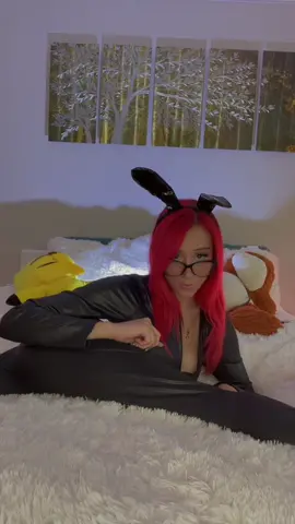 Wait for it🐰🖤 #bunnycosplay #ijustfliptheswitch #trend #transition #flexiblegirl (FAKE BODY! Tiktok im 20, fully dressed)