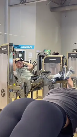 Well hello there😂👴🏻 #fyp #viralvideotiktok #GymTok #gym #girlswholift #rollingloud #viral #gym #workout #sugardaddy
