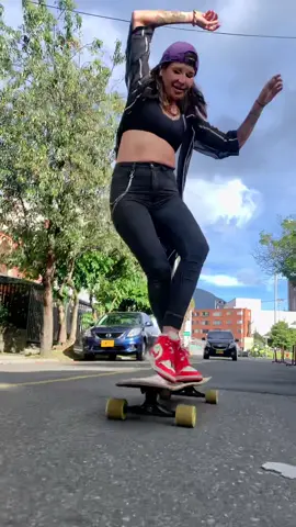Tiktok haz lo tuyo. Ayudenme a mencionar a @danim #skatergirl #longboard