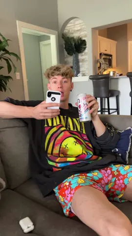 I don’t think she likes my magic 😂 @voozhydrate   #foryou#fyp#foryoupage#surprise#magic#noway#bruh #VoozHydrate #Ad