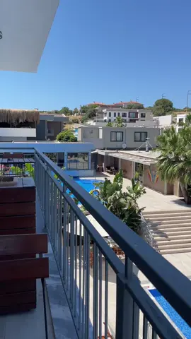 Yeni sezon öncesi kısa bir mola #tatil #izmir #çeşme #alaçatı #keyif #mola #vadibutiqotel #otel #havuz #deniz #manzara #fyp #foryou #keşfet #keşfetteyizzz #keşfetbeniöneçıkar #izle #tiktok #keşfetbeni #tatilvideolari #eğlence #verandaalaçatı #cahidealaçatı #esnafalaçatı