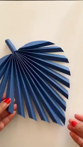 #papercraft #blue #shadesofblue #easykidscraft #paperleaf #paperleaves #palmleaves #paperpalms #homedecor 