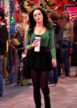 happy b-day wifeyy!! ( even tho it was yesterday ) #victorious #jadewest #lizgillies #brilahntevictoria