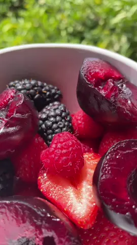 Fruit Bowl #lunchtime #lunchidea #snack #lunchsnack #fruit #fruitbowl #strawberry #blueberry #blackberry #plum #eastrecipe #lunchtok #FoodTok #Foodie #lunchrecipe
