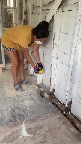 Another day of trying to make this house livable 😅 #firsthome #oldhouse #homeissues #storytime #diyhomereno #renovationprogress #diyhomeprojects #diyhouserenovations #homemakeover #ratinfestation #ratproblems #housebeforeandafter #oldhouserenovation #housetransformation #diyhomeimprovement #bathroommakeover #bathroomremodel