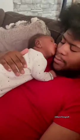 Dad kisses baby , Baby kisses Dad back 👶🏽❤️ #fyp #foryoupage #blackthingsuk #usa #BlackTikTok #blackfathers #blackdads #uk #heartwarming #baby   - Credit belongs to person behind video - Please comment so we can credit you ❤️