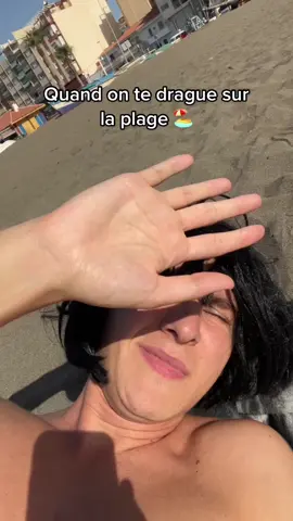 Si vous voyez un gars s’auto taper sur la plage : C’est moi 👍🏼