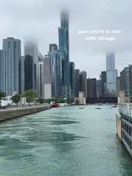 in love with chicago 🤍 #explorechicago #dayandnight #foggysky #travelsvlog #chicagoskylines