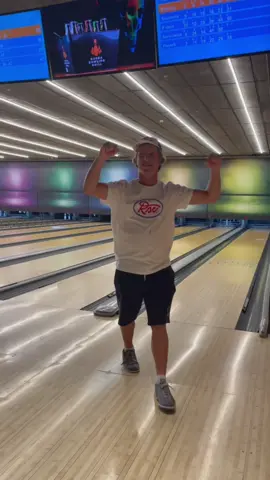@Iran Ferreira (Lai) brota no boliche ídolo 🇧🇷❤️🤩🎳 #receba #boliche #bowling #luvadepedreiro