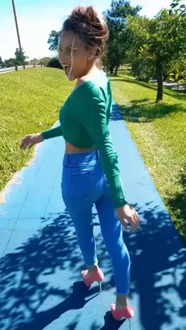 un paseo muy particular ❤👠👠🌳🌲🌳🌲🌴☘️🍀🌿🌾🌱🌺