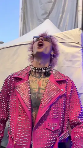 its all happening #lollapalooza #mgk