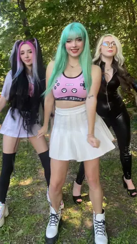 Jusr some Egirls touching grass @gloomegirl #gloomegirl
