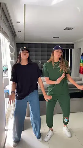 Do nada a gente aparece junto com uma danca autoral 😂💜 #roseane @Rosamaria Montibeller