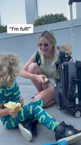 Ripley loves making friends while travelong  #rabbittok #bunny #wholesome (seriously beautiful how ripley brings kids comfort to kids at the airport)