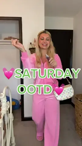 sliving #thrifted #parishilton #early2000s #type1diabetes #velourtracksuit
