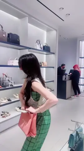 POV: nemenin cewe km shopping.