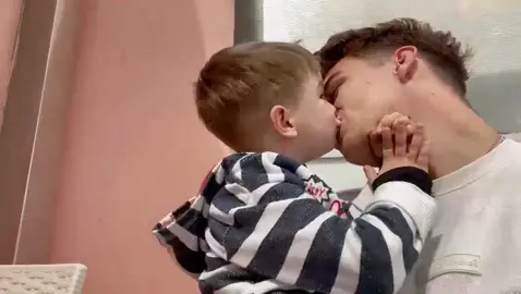 Ethan ha ormai 3 mesi, questo è stato girato mesi fa🌹 su ig potete vedere Jasper in modalità fratellone🌹