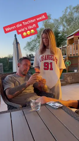 Wo hat sie das wohl her? 😂🤭😜#sveniundnicki #heuwinkels #familiencomedy #couplefamily #tochter #vaterundtochter #couple #lustigevideos #fyp #fy #humor #😂