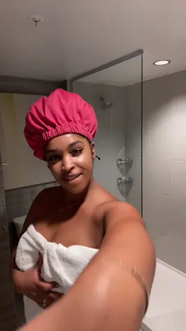 And take ya money 🤑 Outfit linked and pinned in comments! (Y’all I’m working on editinf cleaner in the app so bare with meeeee 😂) #grwm #naturalhairpuff #curlyhairtransition #chicagoinfluencer #dcchillin #blackgirlluxurytok #curvyfashion #plussizefashion #plusandpretty #curvyamazonhaul