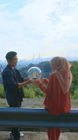 You ask for KLCC, I give you my whole world,  Happy National Girlfriend Day @theabyl_  🤍 #9forstvid #happynationalgfday 