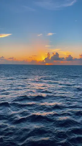 I recorded this so you can relax on the #foryou page 😌☀️ #relaxing #ocean #calming #calmingsounds #relax #relaxingvideos #relaxation #cruiseship #cruisetok #cruisewithme