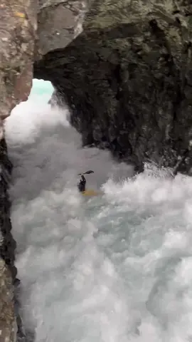Shheah is correct on this tunnel rapid by Aniol Serrasolses 🌊 #kayak #whitewater #rapids #tunnel #whitewaterkayaking #waterfall