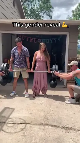 Teamwork 🙌 (via wil_jesse/Instagram) #gym #workout #family #mom #dad #genderreveal
