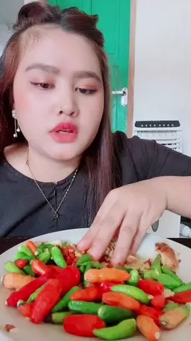 ada yg sama ga sih?klo mkn cabe bnyk pun,tp ga mencret,heraan aku nieh🤭