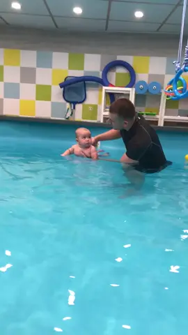 Первое занятие в бассейне 💦