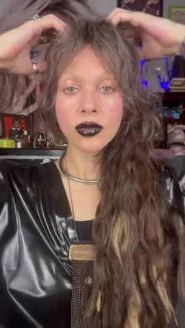 Quick Black Vinyl Lip. Ross & Elaine @UOMAbeauty Gloss @maccosmetics #beautyover40 #quickmakeup #makeup #DIY #howto