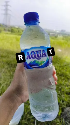 Aesthetic sekali Botol Aqua ku :')